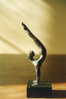 Fuera de borda persuadir canto esculturas de bronce recreando el cuerpo humano en la danza
